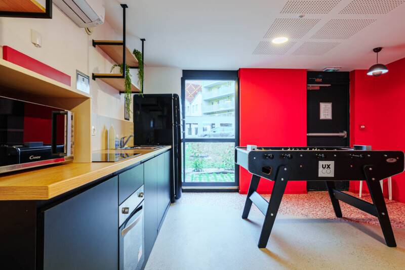 résidence étudiante FLEEP Dijon - UXCO Student - salle à manger et babyfoot