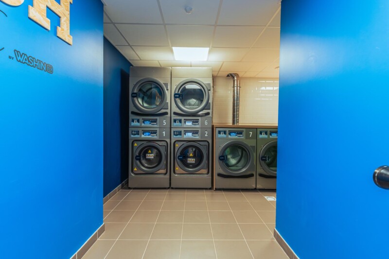 Laverie de la résidence étudiante Babylone à Lille, avec machine à laver