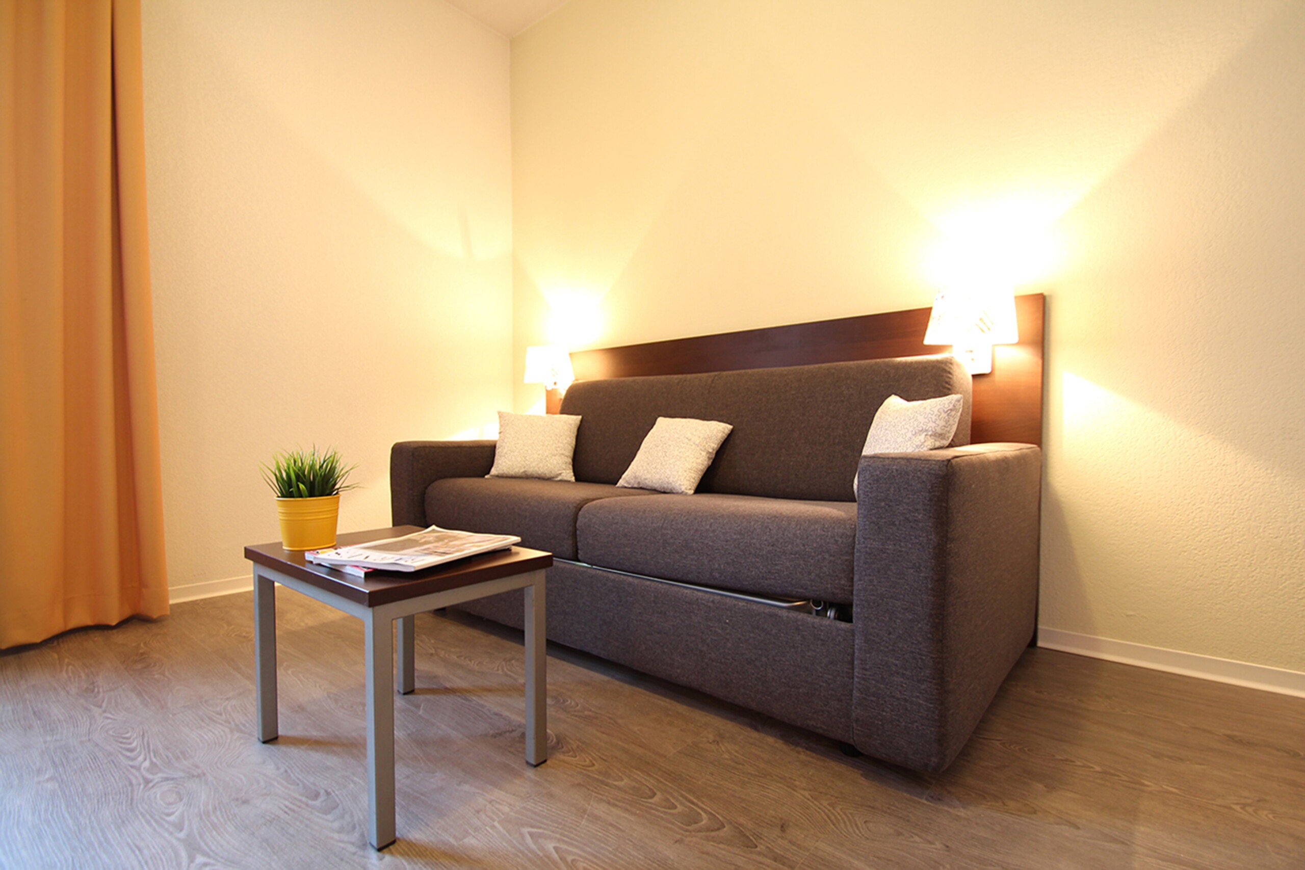 residence-etudiante-uxco-citadelle-montpellier-t1-canape-min