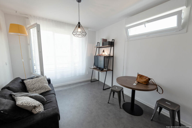 residence-etudiante-uxco-hugo-park-villeurbanne-T2-duplex-canape-03