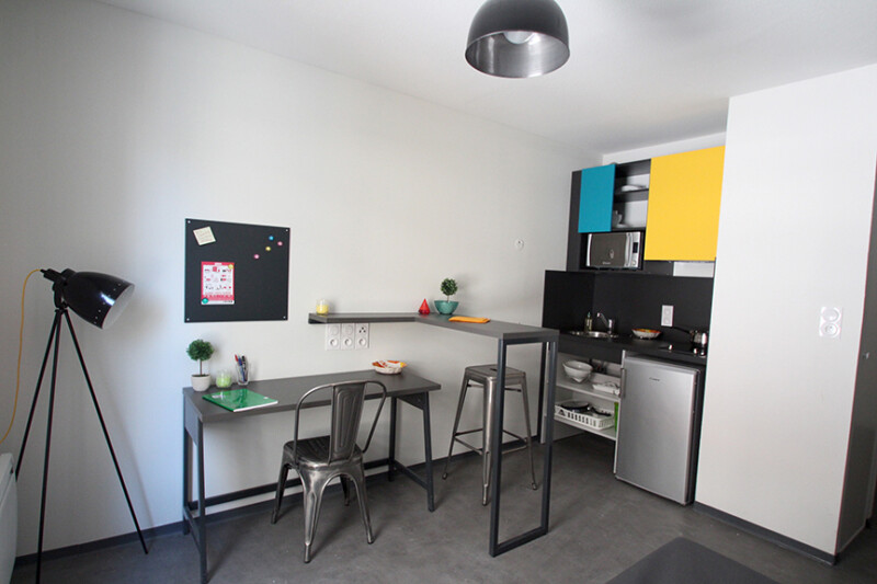 residence-etudiante-uxco-le-124-marseille-studio-bureau-kitchenette