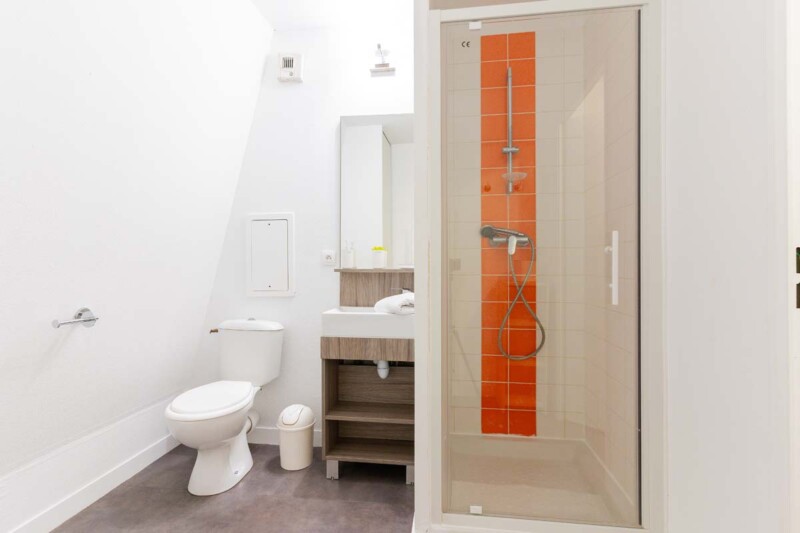 residence-etudiante-UXCO-Rouen-Omega-Duplex-salle de bain