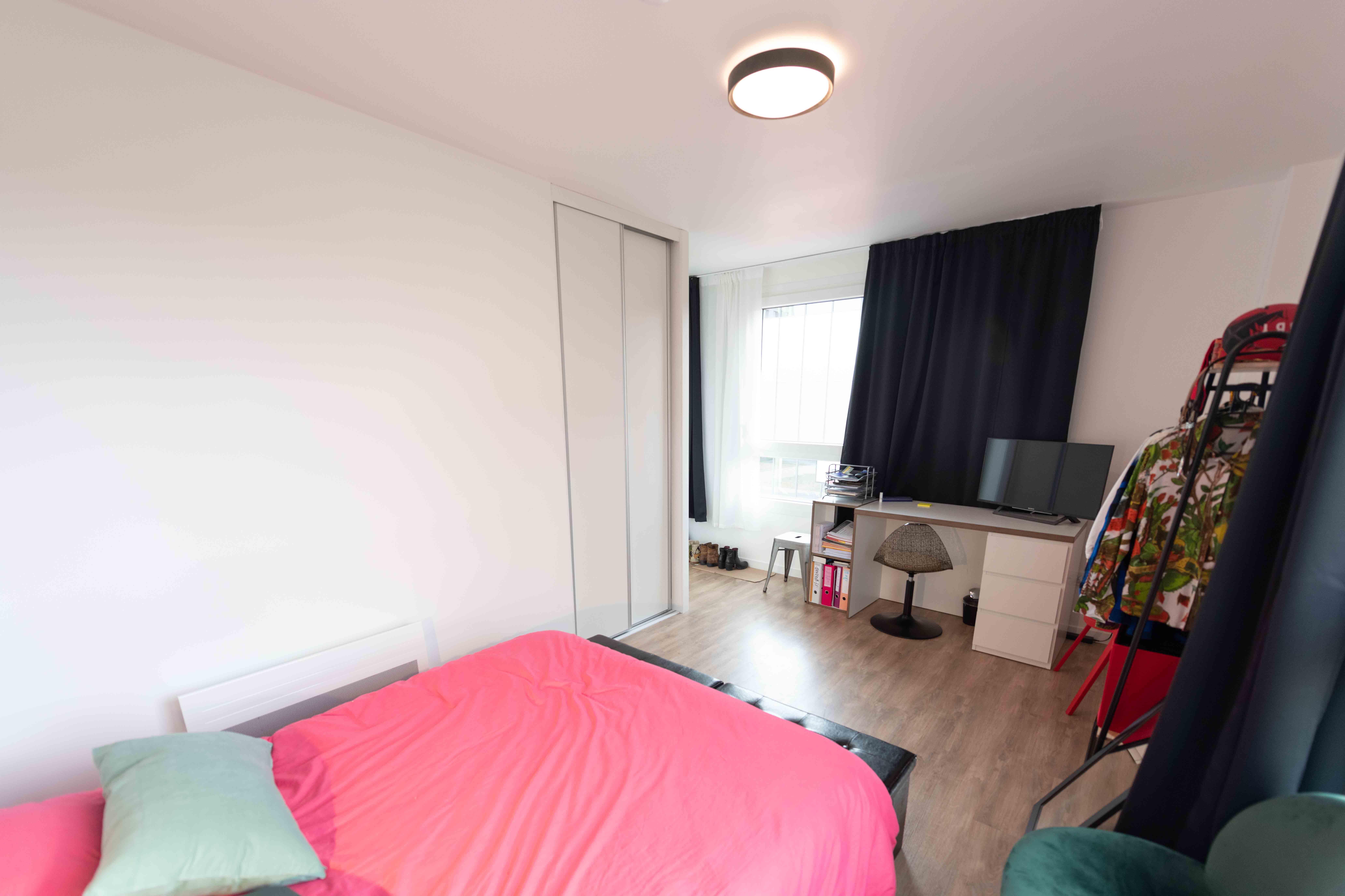 residence-etudiante-uxco-new-legend-lyon-T2-chambre-2
