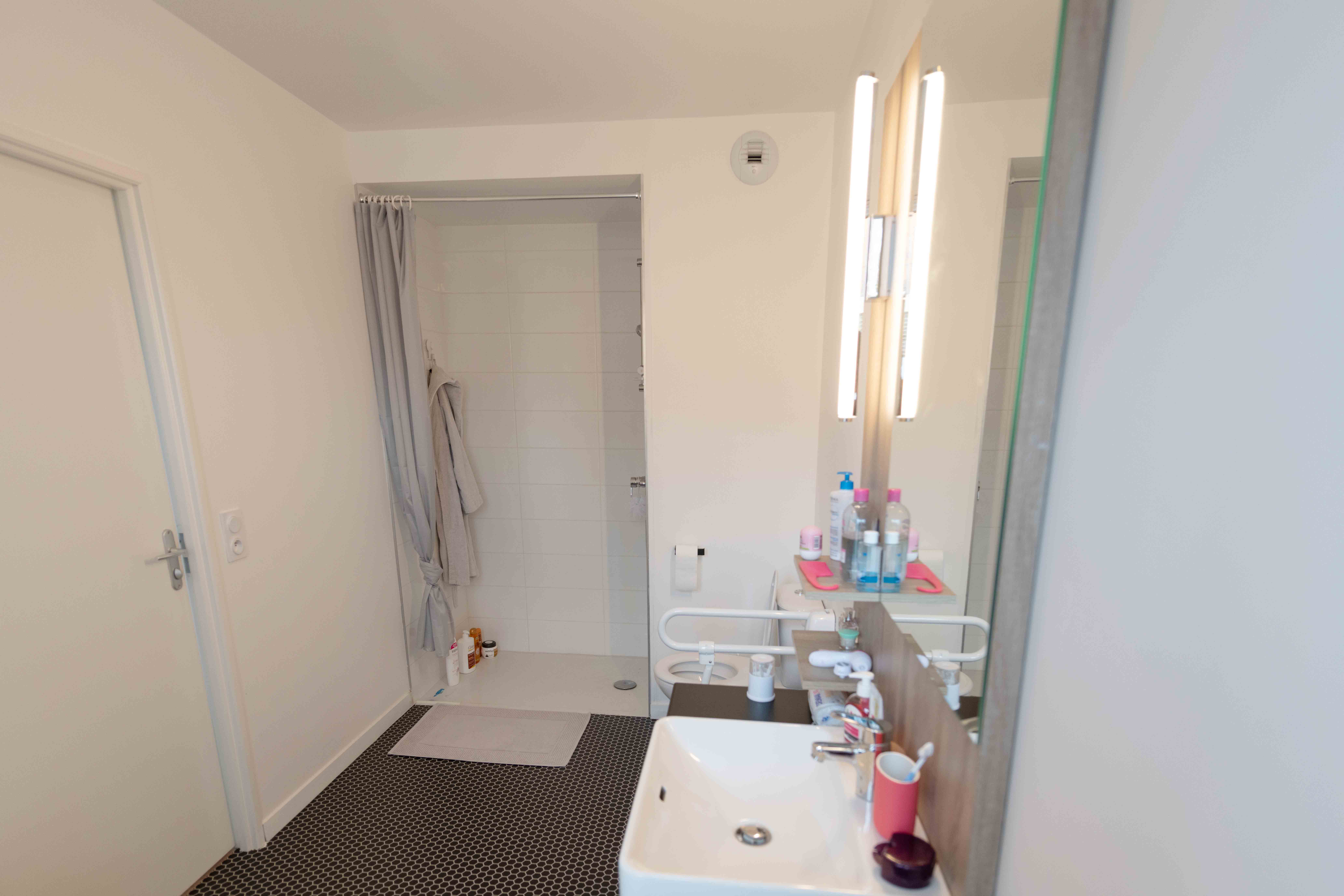 residence-etudiante-uxco-new-legend-lyon-studio-sdb-1