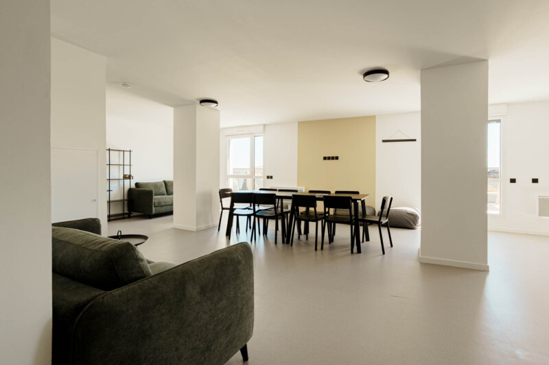 résidence étudiante salon colocation table