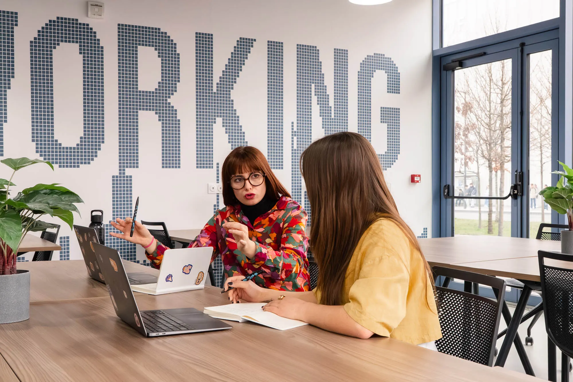 Révision dans l'espace de coworking